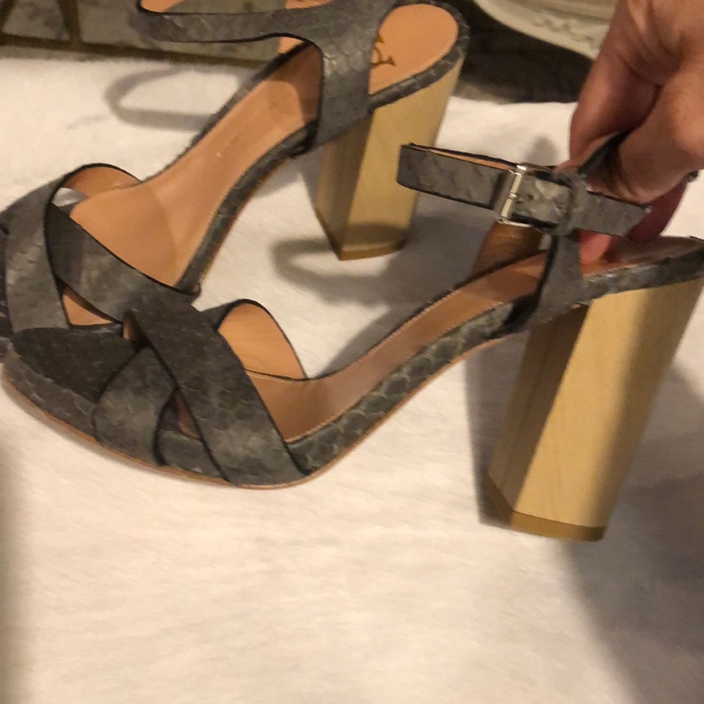 Signature by Vince Camuto gray snakeskin heels
